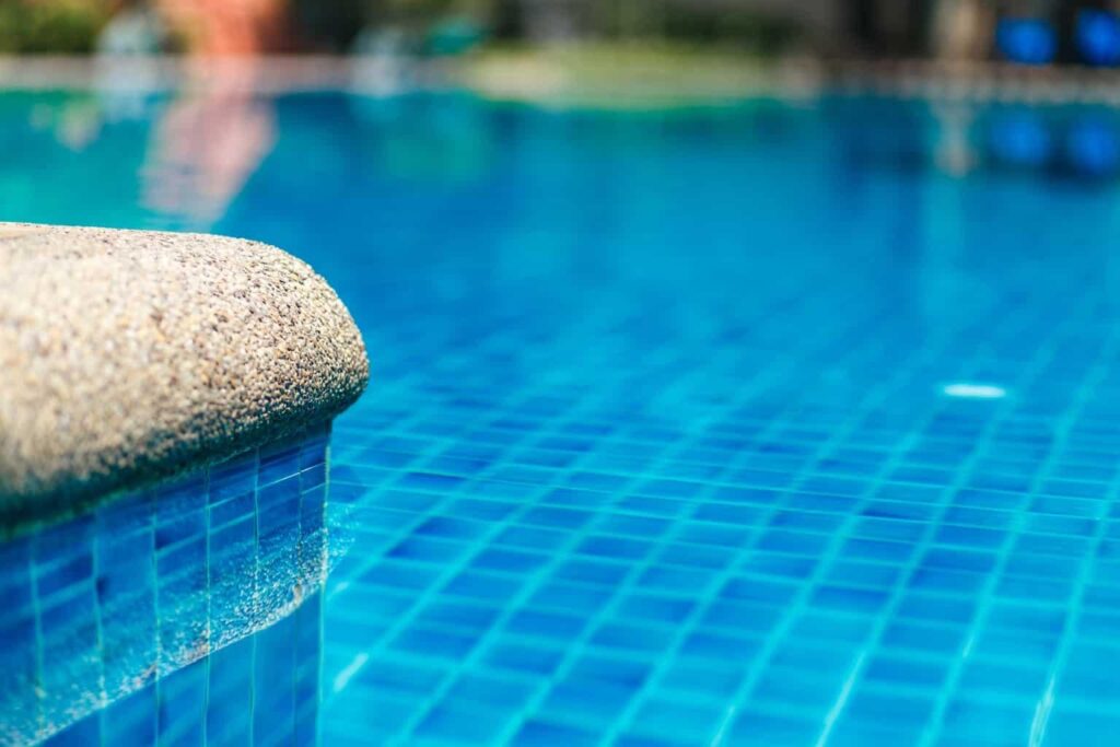 How To Choose The Best Glass Pool Tiles For Your Swimming Pool